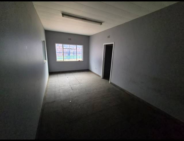 650M² WAREHOUSE TO LET IN WADEVILLE